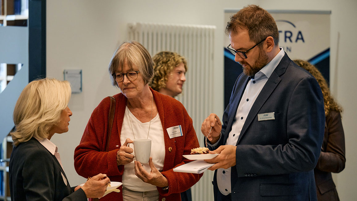 Veranstaltungsraum mit Menschen