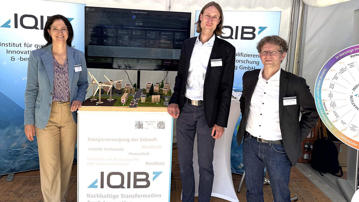 Team am Stand von IQIB: Petra Prenzel, Dr. Markus Voge, Dr. Bert Droste-Franke