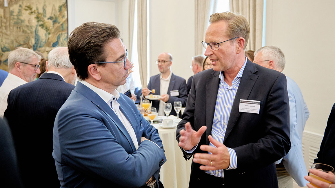 Guido D&eacute;us, Oberb&uuml;rgermeister der Stadt Bonn, im Gespr&auml;ch mit Roman Noetzel, Gesch&auml;ftsf&uuml;hrer IQIB.