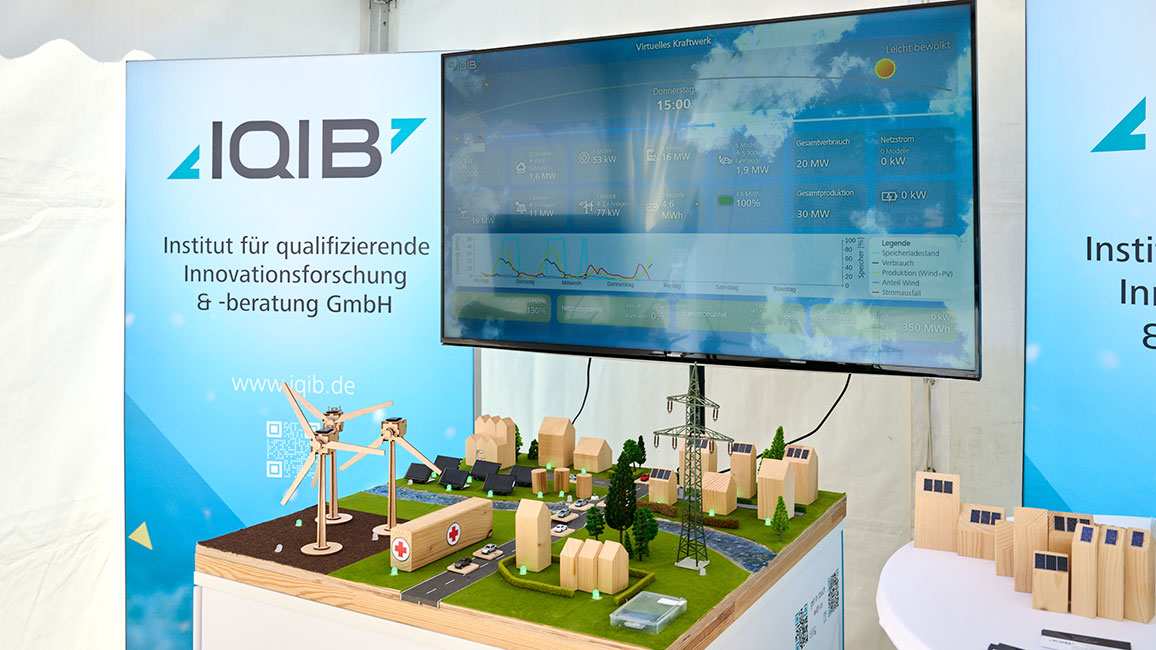 Der interaktive IQIB-Modell-Kubus „SmartEnergyCity“. 